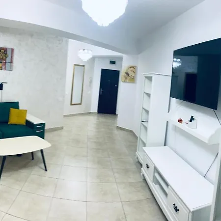 Carla Summerland Apartment *